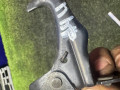 захватный крюк капота BMW Z4 E85 2004, 3.0 л., M54 B30 (306S3), бензин, АКПП, родстер, задний привод, правый руль, 51237047170, 7047170 - фото №4