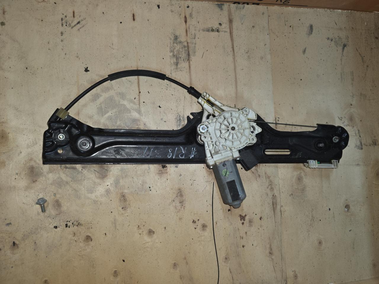 стеклоподъемник электрический задний правый BMW X6 E71/E72 E71 2010, 3.0 л., N57 D30 B, дизель, АКПП, black sapphire metallic (475), универсал, полный привод, 7197304, 51357197304, 7267692 - фото №1