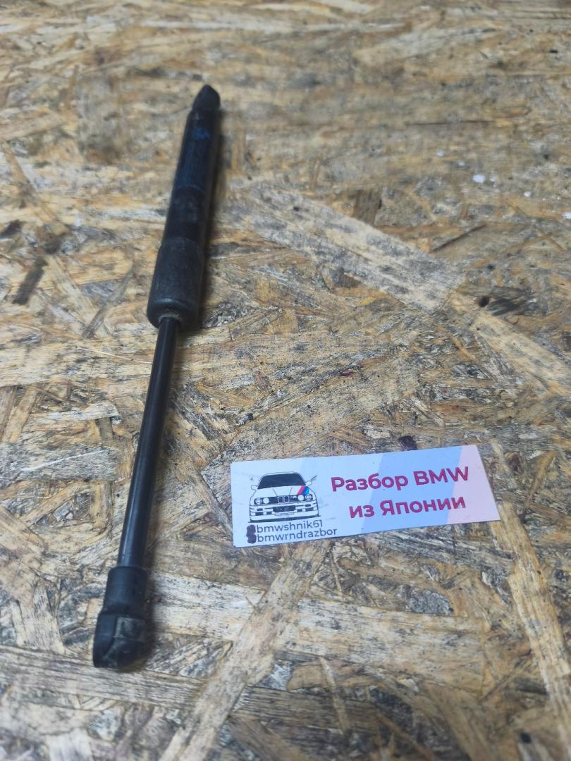 амортизатор капота BMW M6 E63/E64 E63 2006, 5.0 л., S85 B50 A, бензин, робот, indianapolis rot metallic (a31), купе, задний привод, 51237070670 - фото №1