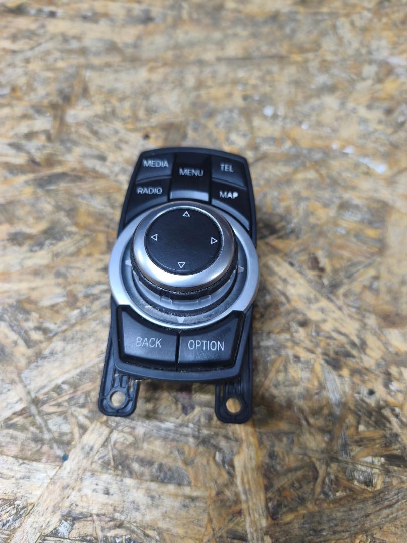 джойстик управления мультимедиа BMW 3 серия F30/F31/F34 F30 2012, 2.0 л., N20 B20 B, бензин, АКПП, 354 titansilber metallic, седан, задний привод, правый руль, 65829267956, 9267956 - фото №1