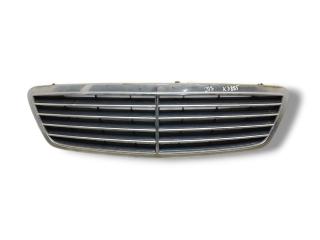 решетка радиатора Mercedes-Benz C-Класс W203/S203/CL203 W203 2002, 2.7 л., CDi, OM 612.962, дизель, АКПП, brillantsilber / 744, седан, задний привод, правый руль, A2038800223, A2038800183