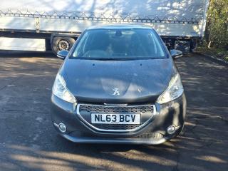 Peugeot 208 1 поколение