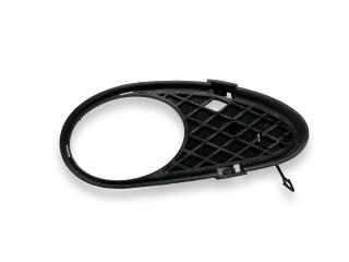 решётка бампера боковая правая Mercedes-Benz C-Класс W203/S203/CL203 W203 2003, 1.8 л., Kompr, M 271.946, бензин, 6МКПП, schwarz / 040, седан, задний привод, правый руль, A2038850523