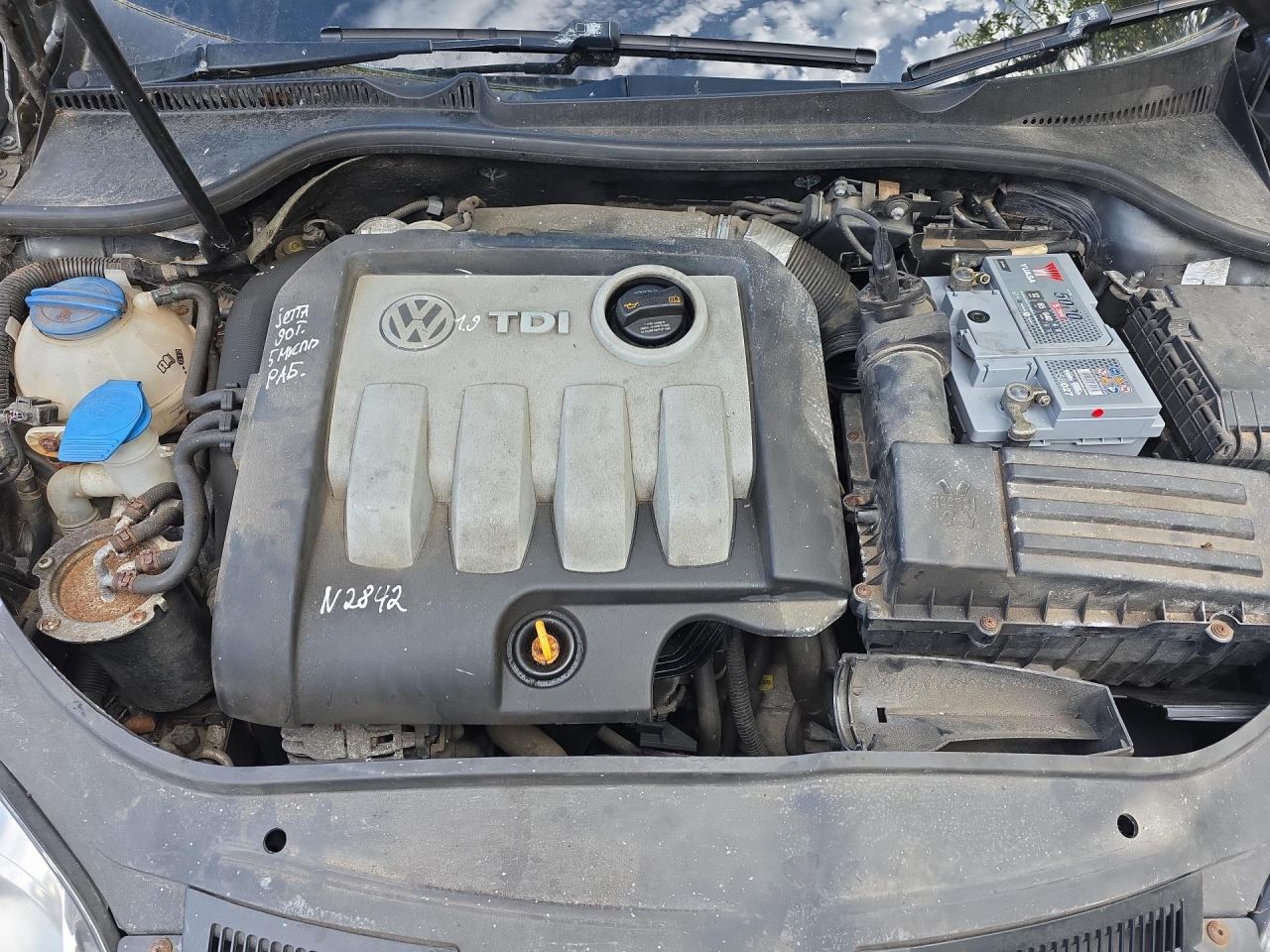 двигатель Volkswagen Jetta 5 поколение 2007, 1.9 л., TDi PD, BXE, дизель, 5МКПП, седан, передний привод, правый руль, BXE - фото №1