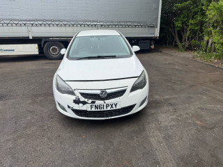 Opel Astra J