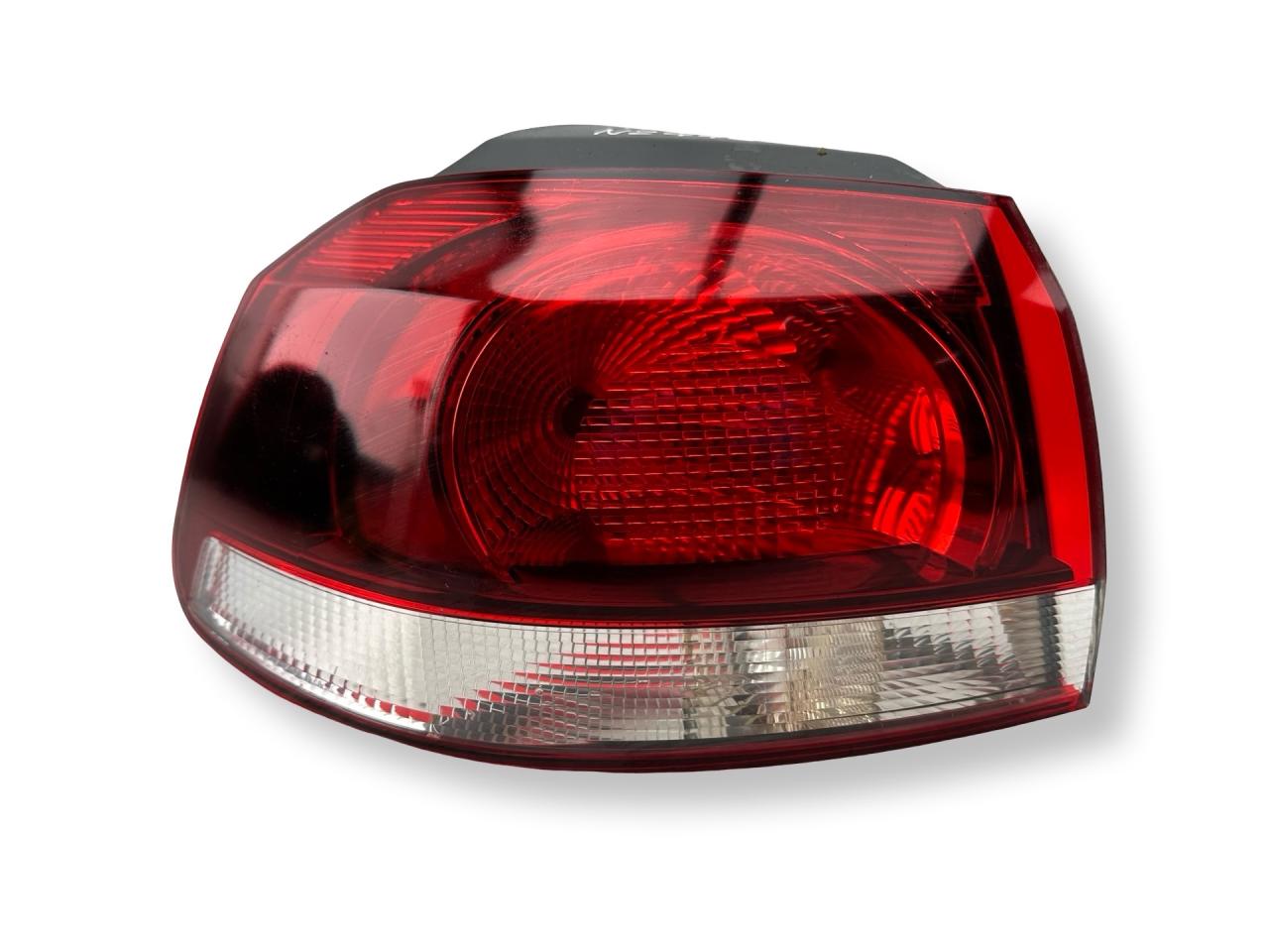 фонарь задний левый Volkswagen Golf 6 поколение 2009, 2.0 л., TDi, CBAB, дизель, 6МКПП, deepblack / lc9x, хетчбэк 5 дв., передний привод, правый руль, 5K0945257 - фото №1