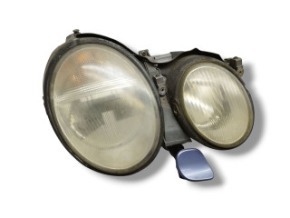 фара правая Mercedes-Benz CLK-Класс W208/A208 [рестайлинг] C208 2000, 3.2 л., i, M 112.940, бензин, АКПП, quarzblau / 935, купе, задний привод, правый руль, A2088201061