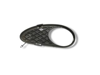 решётка бампера боковая левая Mercedes-Benz C-Класс W203/S203/CL203 W203 2003, 1.8 л., Kompr, M 271.946, бензин, 6МКПП, schwarz / 040, седан, задний привод, правый руль, A2038850523