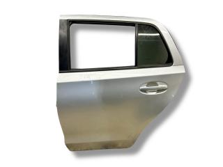 дверь задняя левая Toyota Urban Cruiser 1 поколение XP110 2012, 1.4 л., D-4D, 1ND-TV, дизель, 6МКПП, silver / 1f7, хетчбэк 5 дв., передний привод, правый руль, 67004-52400