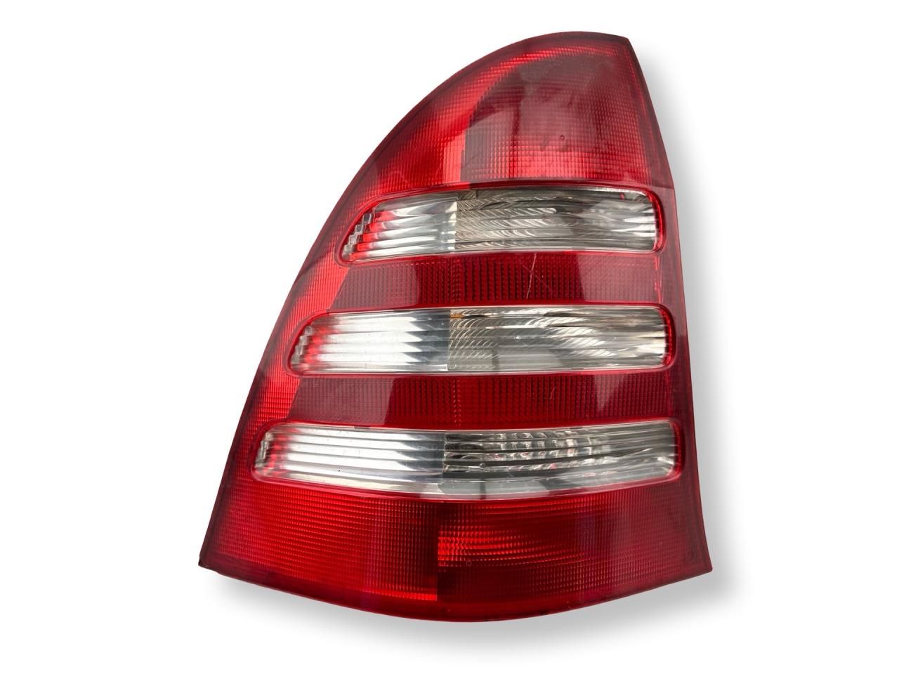 фонарь задний левый Mercedes-Benz C-Класс W203/S203/CL203 S203 2003, 2.2 л., CDi, OM 611.962, дизель, АКПП, brillantsilber / 744, универсал, задний привод, правый руль, A2038201164 - фото №1