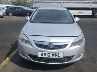 Opel Astra J