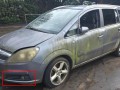 решётка бампера боковая левая Opel Zafira 2 поколение (B) 2007, 1.9 л., CDTi, Z19DTH, дизель, 6МКПП, moonland / 3ku, минивэн, передний привод, правый руль, 13124989 - фото №3