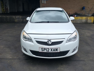 Opel Astra J
