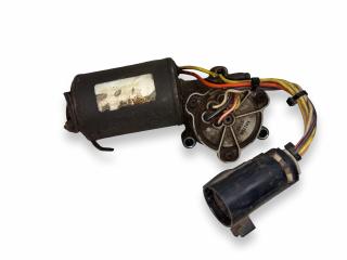 электромотор раздаточной коробки Mercedes-Benz M-Класс W163 [рестайлинг] 2002, 2.7 л., CDi, OM 612.963, дизель, АКПП, tansanitblau / 359, внедорожник 5 дв., полный привод, правый руль, A1635400488, A1635400588, A1635400688