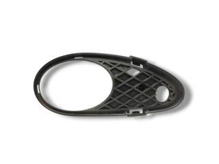 решётка бампера боковая правая Mercedes-Benz C-Класс W203/S203/CL203 2001, 2.2 л., CDi, OM 611.962, дизель, 6МКПП, brillantsilbe / 744, универсал, задний привод, правый руль, A2038850623