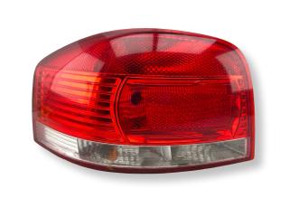 фонарь задний левый Audi A3 8P [рестайлинг] 2007, 1.9 л., TDi PD, BXE, дизель, 5МКПП, brillantrot / ly3j, хетчбэк 3 дв., передний привод, правый руль, 8P0945257