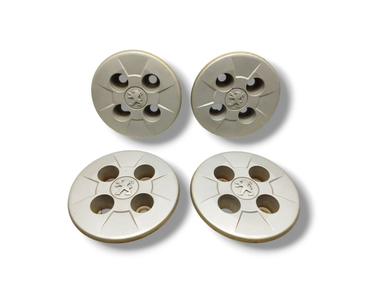 колпачок литого диска Peugeot Bipper 1 поколение 2017, 1.3 л., HDi, FHZ (F13DTE5), дизель, 5МКПП, blanc banquise / ewp, фургон, передний привод, правый руль, 1311079070, 1311078070, 1309058070 - фото №1