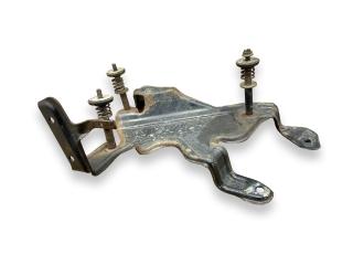 кронштейн насоса пневмоподвески Mercedes-Benz E-Класс W211/S211 [рестайлинг] 2006, 3.0 л., CDi, OM 642.920, дизель, АКПП, perlitgrau / 747, универсал, задний привод, правый руль, A2113201843