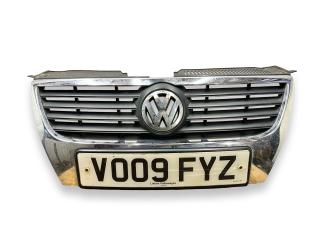 решетка радиатора Volkswagen Passat B6 2009, 1.9 л., TDi PD, BXE, дизель, 5МКПП, reflex silver / la7w, универсал, передний привод, правый руль, 3C0853651