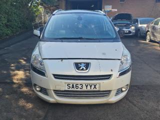 Peugeot 5008 1 поколение T8