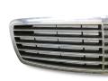 решетка радиатора Mercedes-Benz E-Класс W211/S211 2005, 3.2 л., CDi, OM 648.961, дизель, АКПП, brillantsilber / 744, седан, задний привод, правый руль, A2118800583, A2118800383 - фото №2