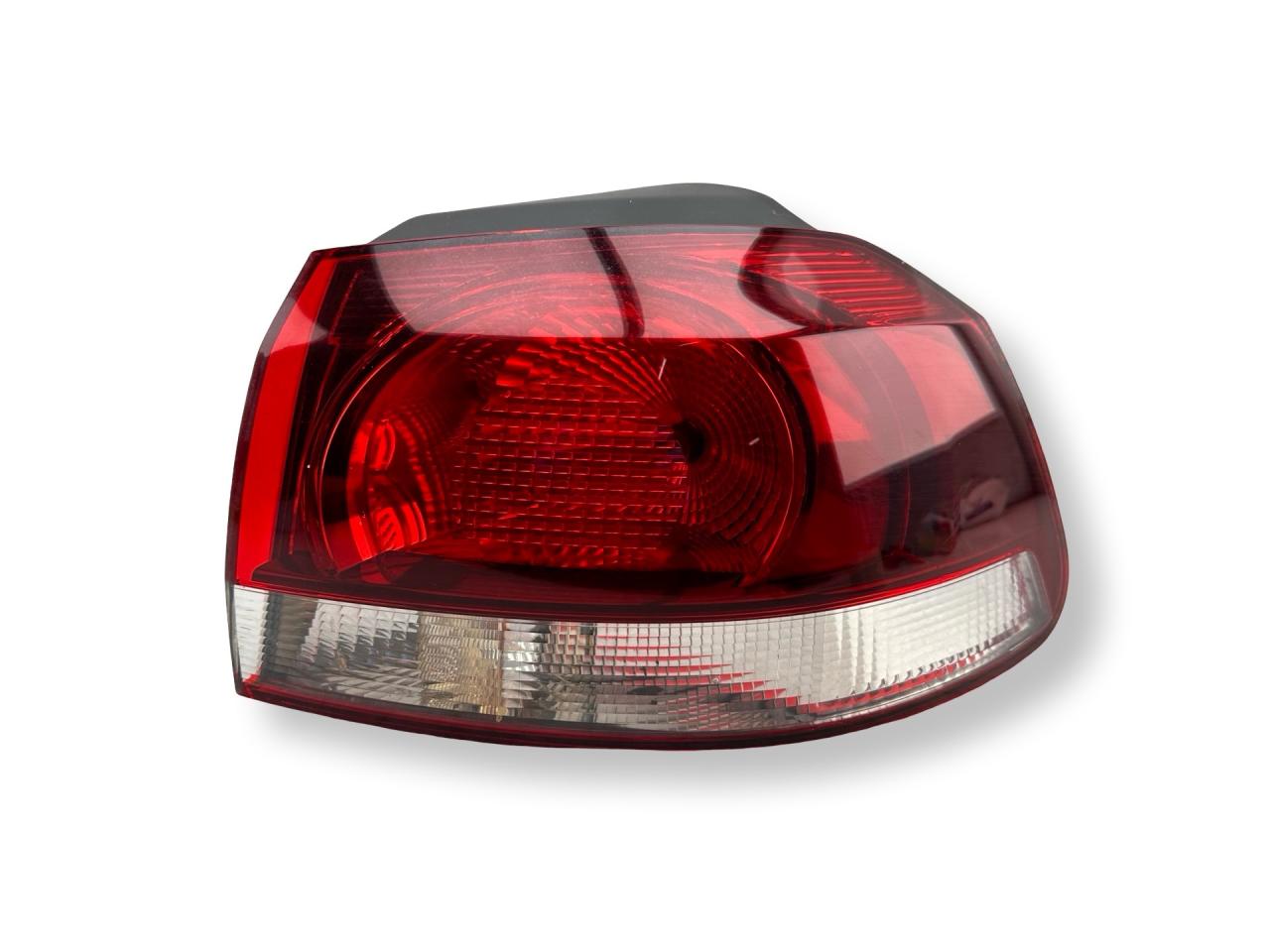 фонарь задний правый Volkswagen Golf 6 поколение 2009, 2.0 л., TDi, CBAB, дизель, 6МКПП, deepblack / lc9x, хетчбэк 5 дв., передний привод, правый руль, 5K0945096E, 89091067 - фото №1