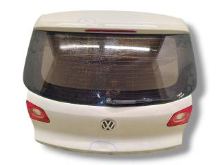 крышка багажника (дверь 3-5) Volkswagen Tiguan 1 поколение 2010, 2.0 л., TDi, CBAB, дизель, 6МКПП, candyweiss / lb9a, внедорожник 5 дв., полный привод, правый руль, 5N0827025G
