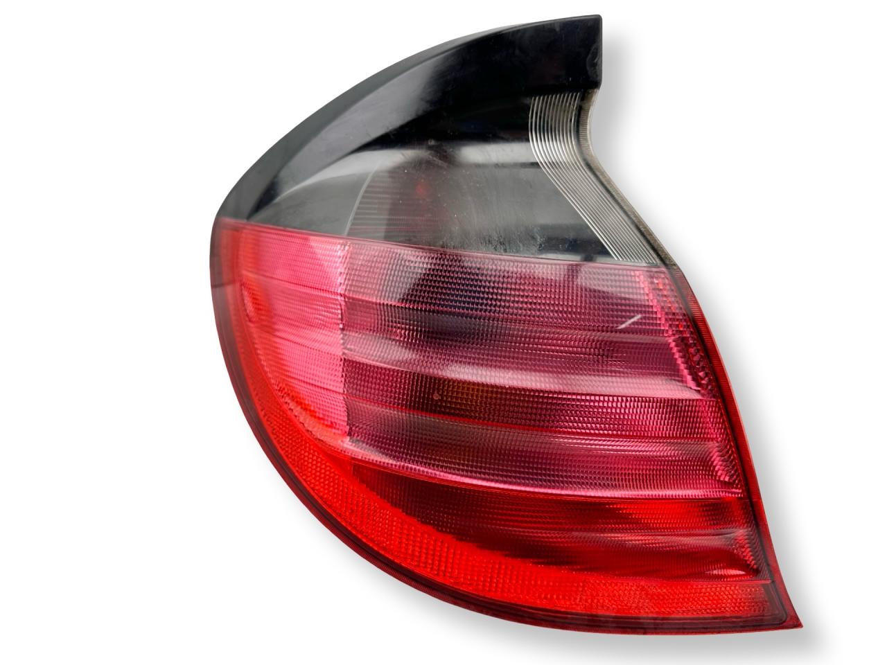 фонарь задний левый Mercedes-Benz C-Класс W203/S203/CL203 CL203 2002, 2.0 л., Kompr, M 111.955, бензин, АКПП, aventurinorange / 487, хетчбэк 3 дв., задний привод, правый руль, A2038200564 - фото №1