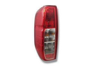 фонарь задний левый Nissan Navara D40 [рестайлинг] 2013, 2.5 л., DCi, YD25DDTi, дизель, 6МКПП, silver / kl0, пикап, полный привод, правый руль, 26555-EB38A