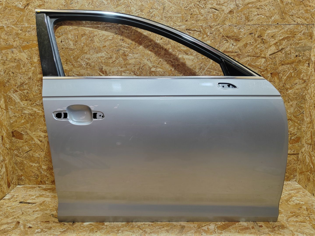 дверь передняя правая Audi A4 B9 2016, 2.0 л., бензин, 8W0831052 - фото №1