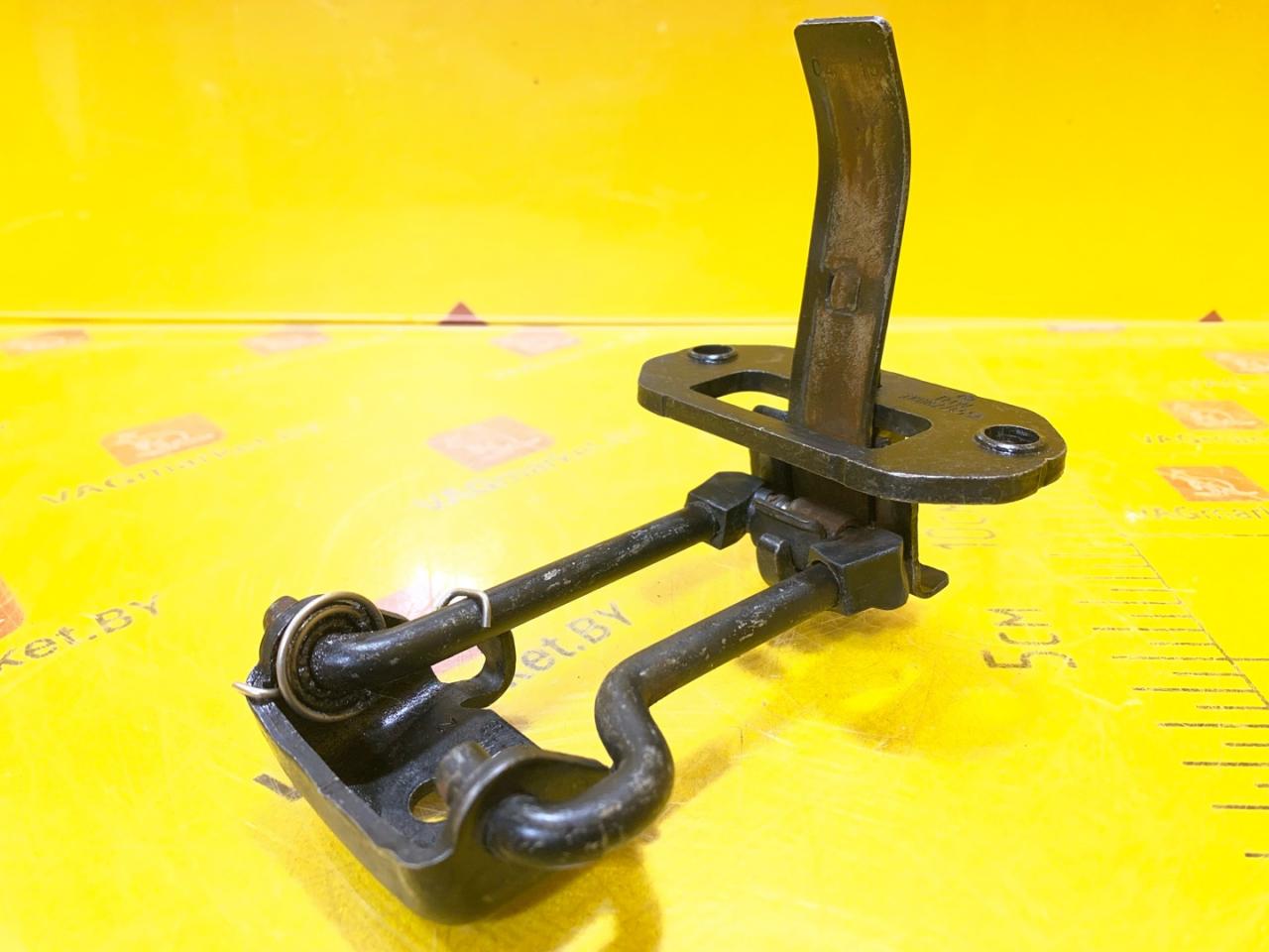 ограничитель открывания двери Volkswagen Caddy 4 поколение 2016, 1.4 л., бензин, 2K5827793 - фото №1