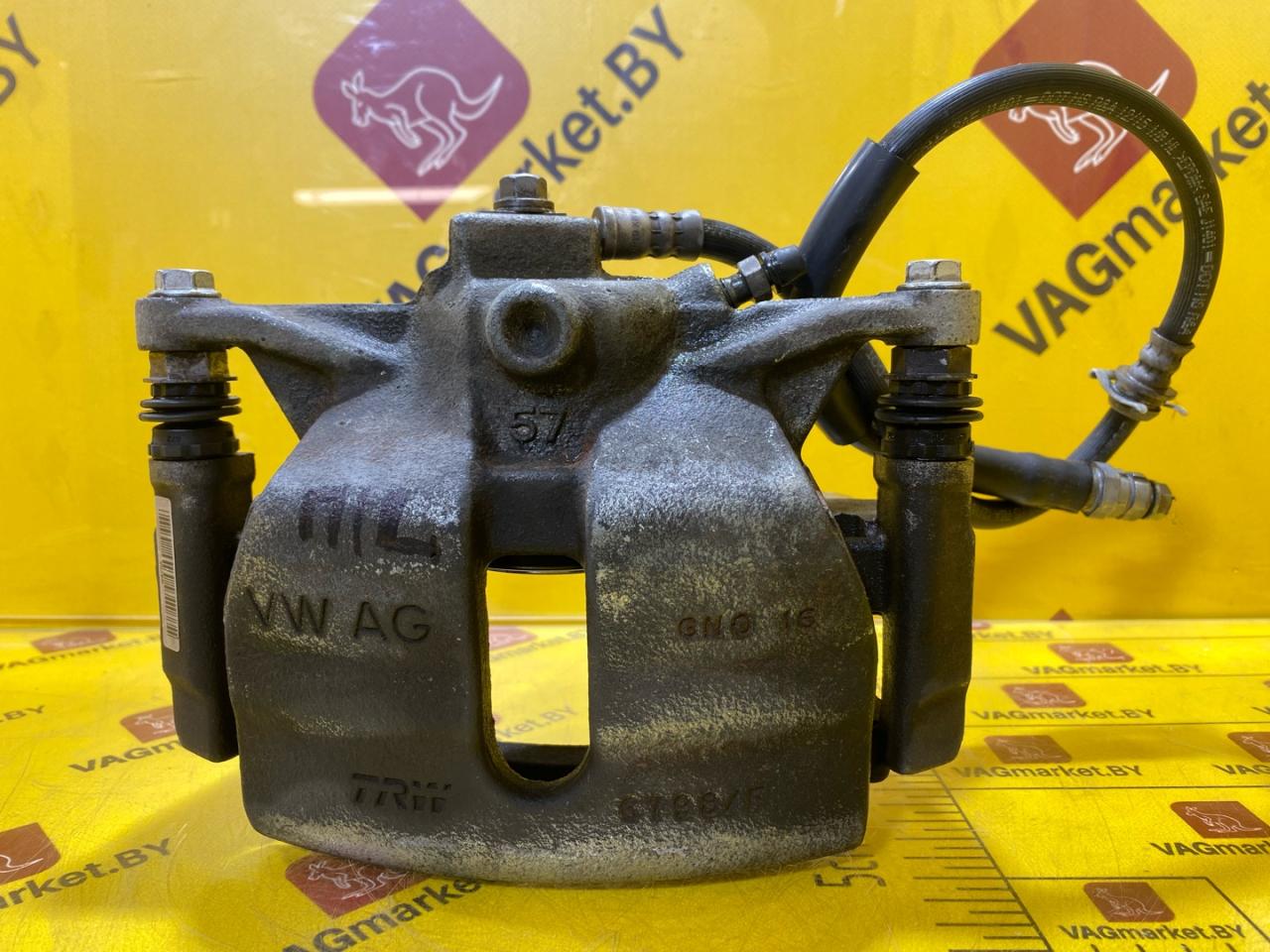 суппорт передний левый Skoda Octavia 3 поколение (A7) 2016, 1.8 л., бензин, 8V0615123A - фото №1