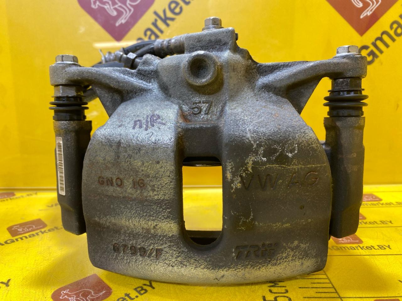 суппорт передний правый Skoda Octavia 3 поколение (A7) 2016, 1.8 л., бензин, 8V0615124A - фото №1