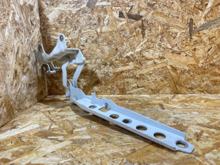 петля капота правая Porsche Macan 1 поколение 2016, 3.0 л., дизель, 95B823302C