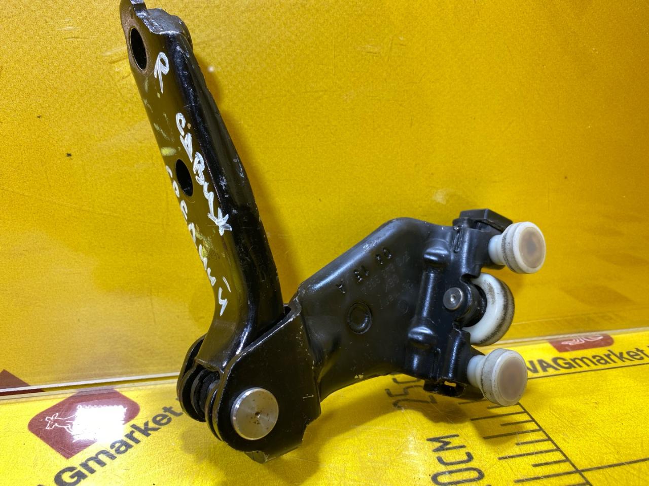 ролик двери сдвижной Volkswagen Caddy 4 поколение 2016, 1.4 л., бензин, 2K0843336A - фото №1