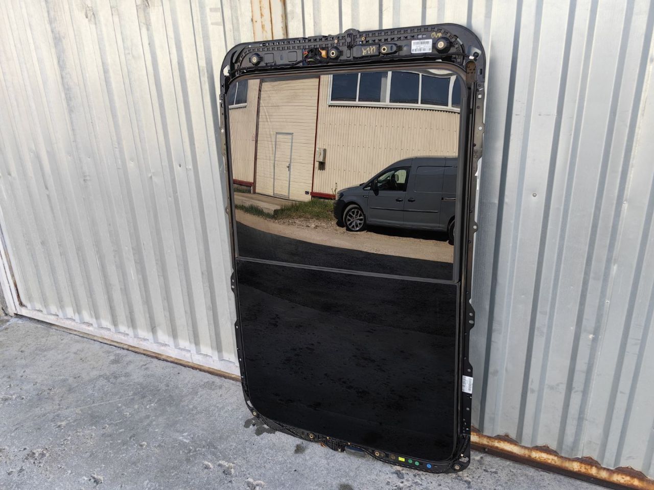 люк Volkswagen Tiguan 2 поколение 2018, 2.0 л., бензин, 5NA877041D - фото №1