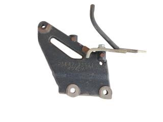 кронштейн двигателя Toyota Auris 2 поколение 2014, 1.4 л., дизель, 25687-33021