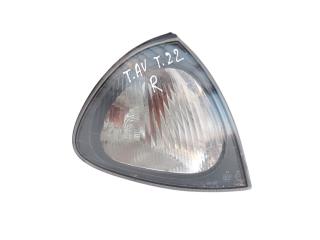 поворотник правый Toyota Avensis 1 поколение (T220) 1999