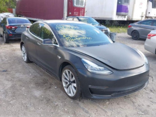 Tesla Model 3 1 поколение