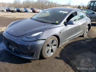 Tesla Model 3 1 поколение