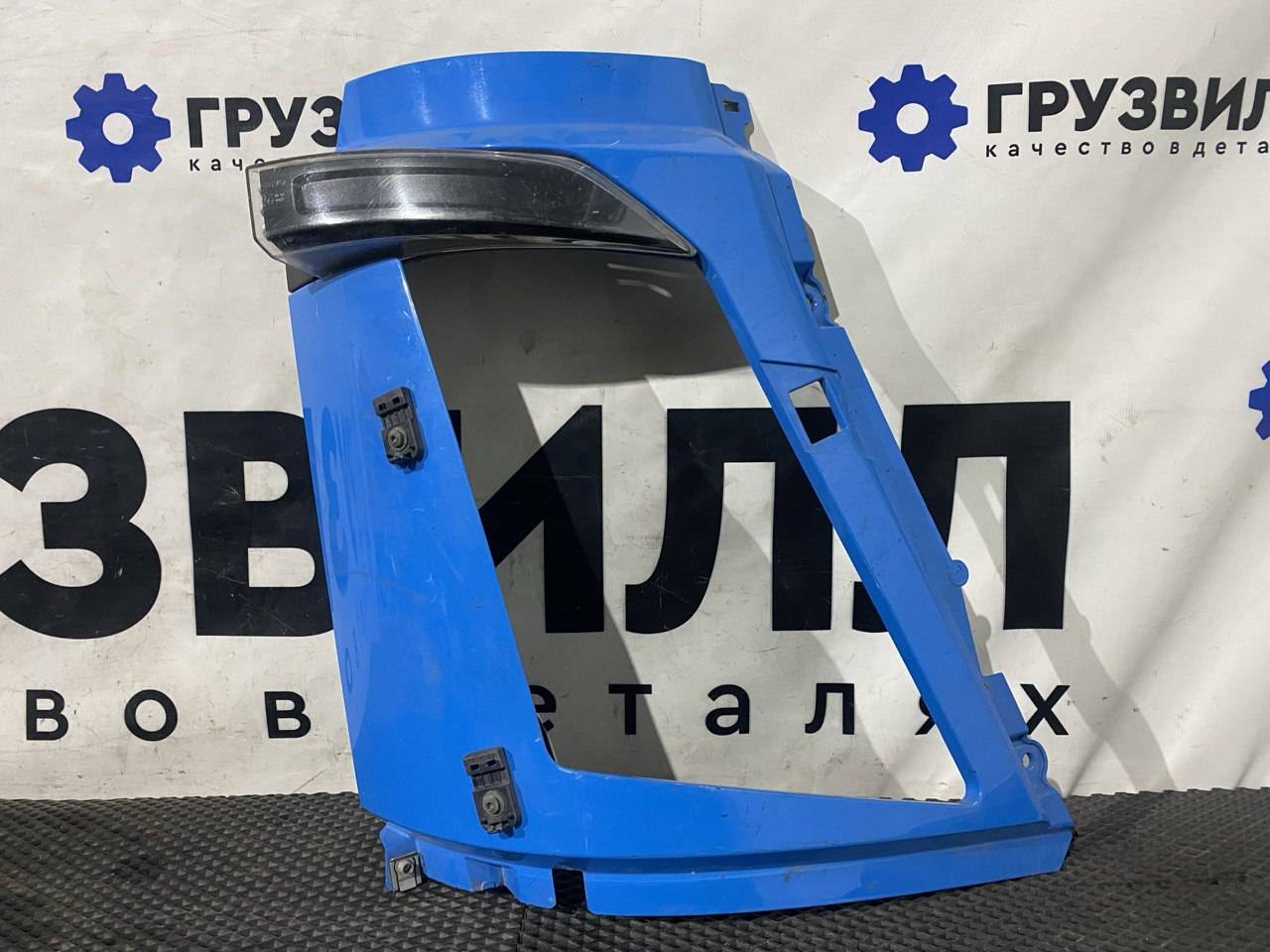 Окантовка правой фары Volvo FH4 первое поколение (2013 - 2020), 84017944, 84017931, 84169190, 84169482, 84169483 - фото №1