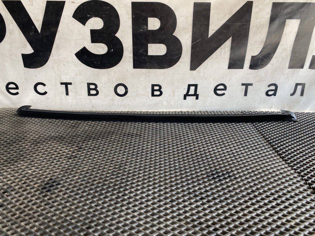 Уплотнитель стекла Volvo FH4 первое поколение (2013 - 2020), 82110669 - фото №1