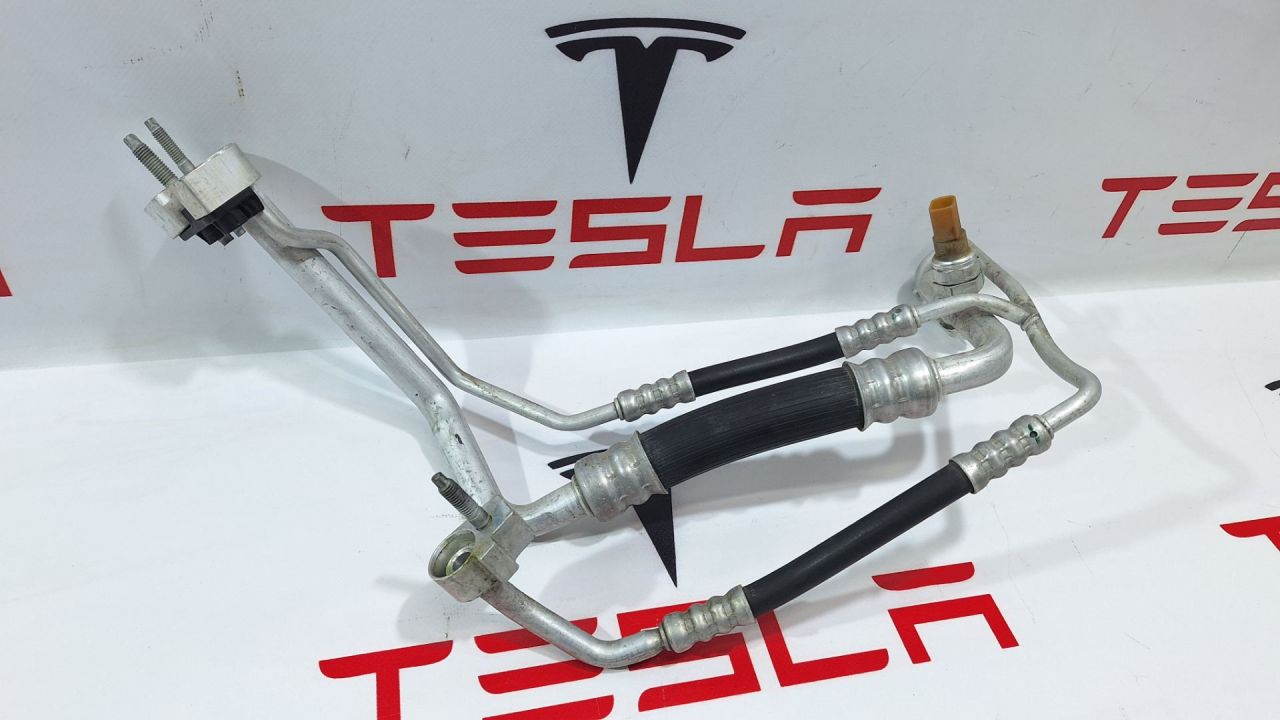 трубка кондиционера Tesla Model X 1 поколение 2018, 1008515-00-B, 1054664-00-B - фото №1