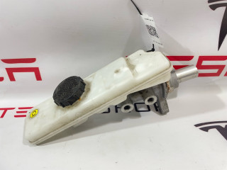 цилиндр тормозной главный Tesla Model 3 1 поколение 2022, 1044671-99-F, 1044673-00-B