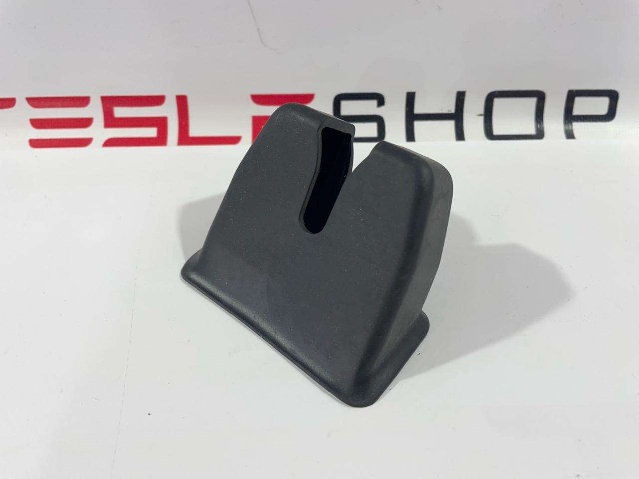 накладка внутренняя на заднюю панель кузова Tesla Model 3 2 поколение 2025, 1500604-00-B, 1769832-20-E - фото №1