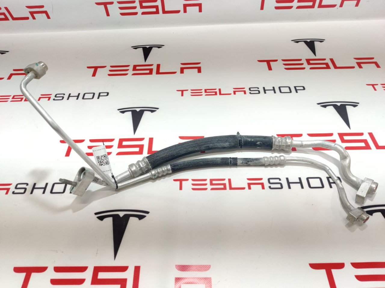 трубка кондиционера Tesla Model X 1 поколение 2016, 1037334-00-D - фото №1