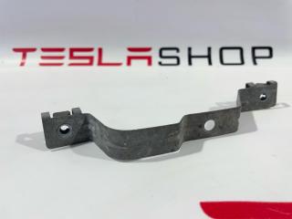 кронштейн крепления подкрылка переднего правого Tesla Model 3 1 поколение 2019, 1104541-00-B