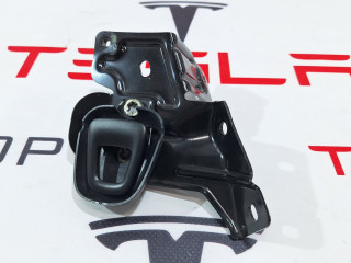 Петля (фиксатор) багажа Tesla Model X 1 поколение 2018, 1061158-00-B
