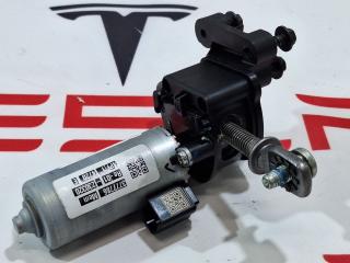Электродвигатель регулировки угла наклона водит./пасс. сиденья Tesla Model S 1 поколение [2-й рестайлинг] (2021 - 2026), 1099212-00-B