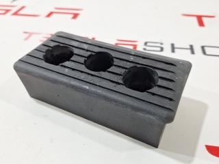 Опора под домкрат (подушка) Tesla Model X 1 поколение [рестайлинг] 2022, 1608223-00-A